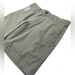 NWT Perry Ellis Motion Slim Fit Performance Flat Front Stretch Short